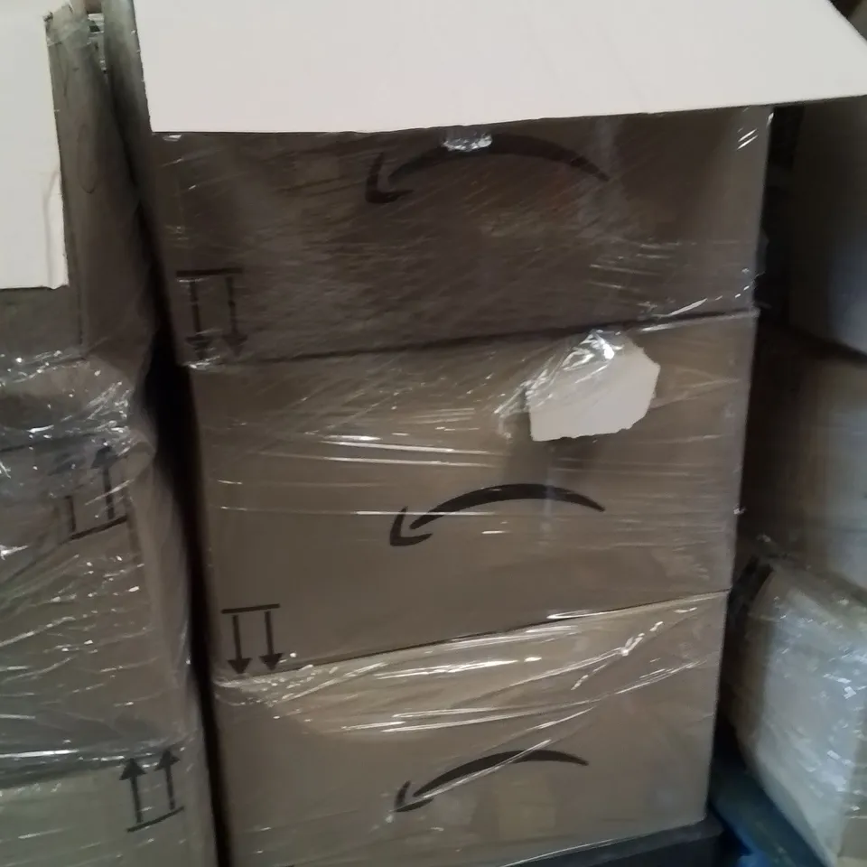 PALLET CONTAINING A LARGE QUANTITY OF PHONE CASES,SCREEN PROTECTORS 