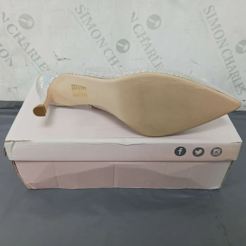 BOXED PAIR OF CAPOLLINI ELOISE PEARL SLING SHOES SIZE 41