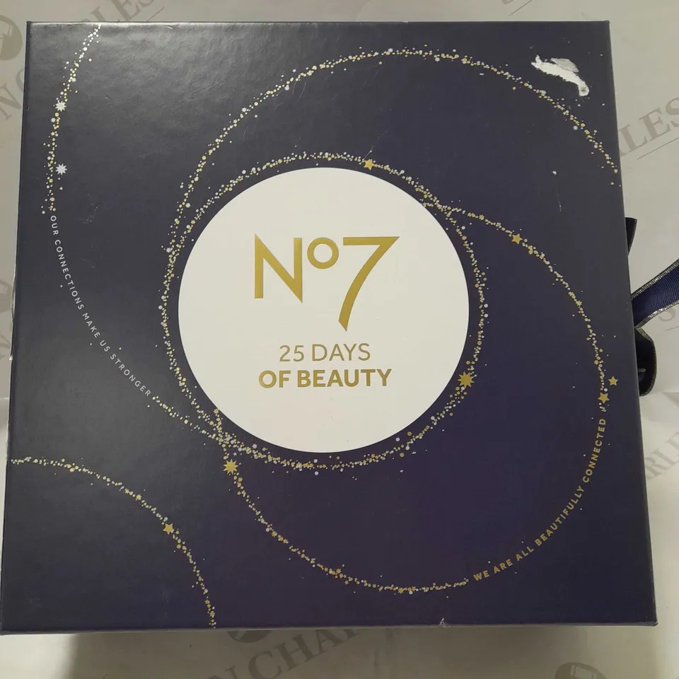 NO7 ADVENT CALENDAR 25 DAYS OF BEAUTY 