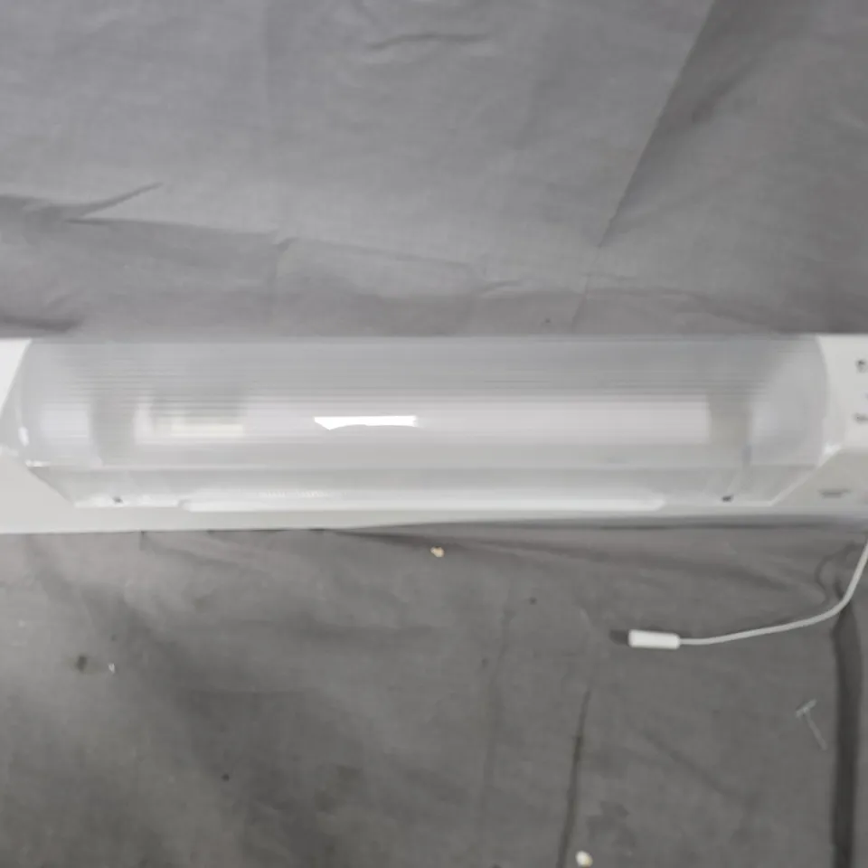 EVOSH L83K 8W LED SHAVER LIGHT – DUAL VOLTAGE (110–240V)