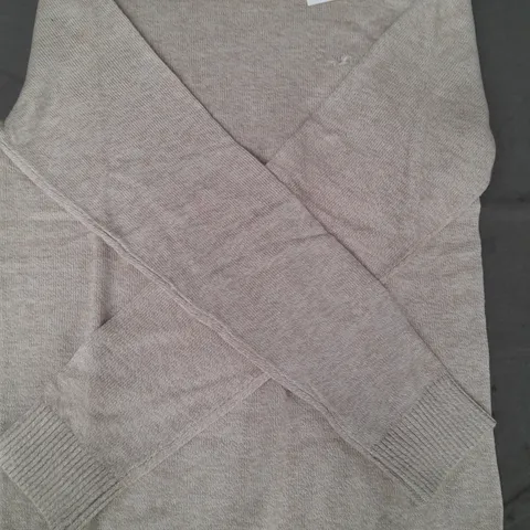 HOLLISTER LONG SLEEVE CREW NECK SWEATSHIRT IN BEIGE SIZE MEDIUM