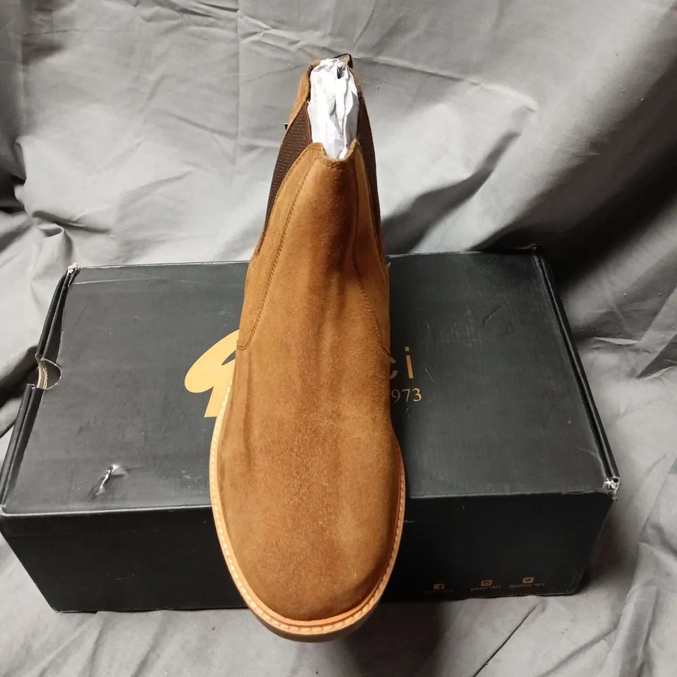 GABICCI BROWN SUEDE CHELSEA BOOTS, MEN'S SIZE 9 – BOXED 