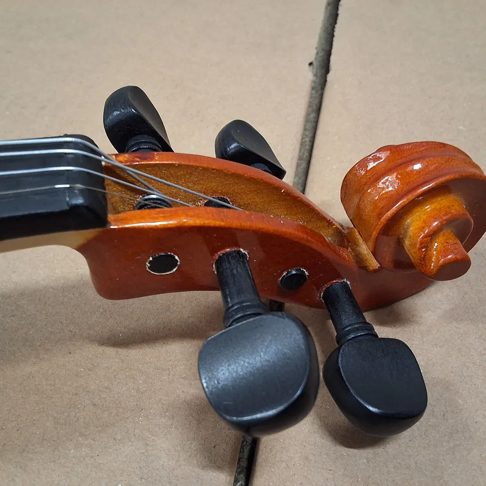 1/2 VIOLIN WITH BOW IN SOFT CASE 