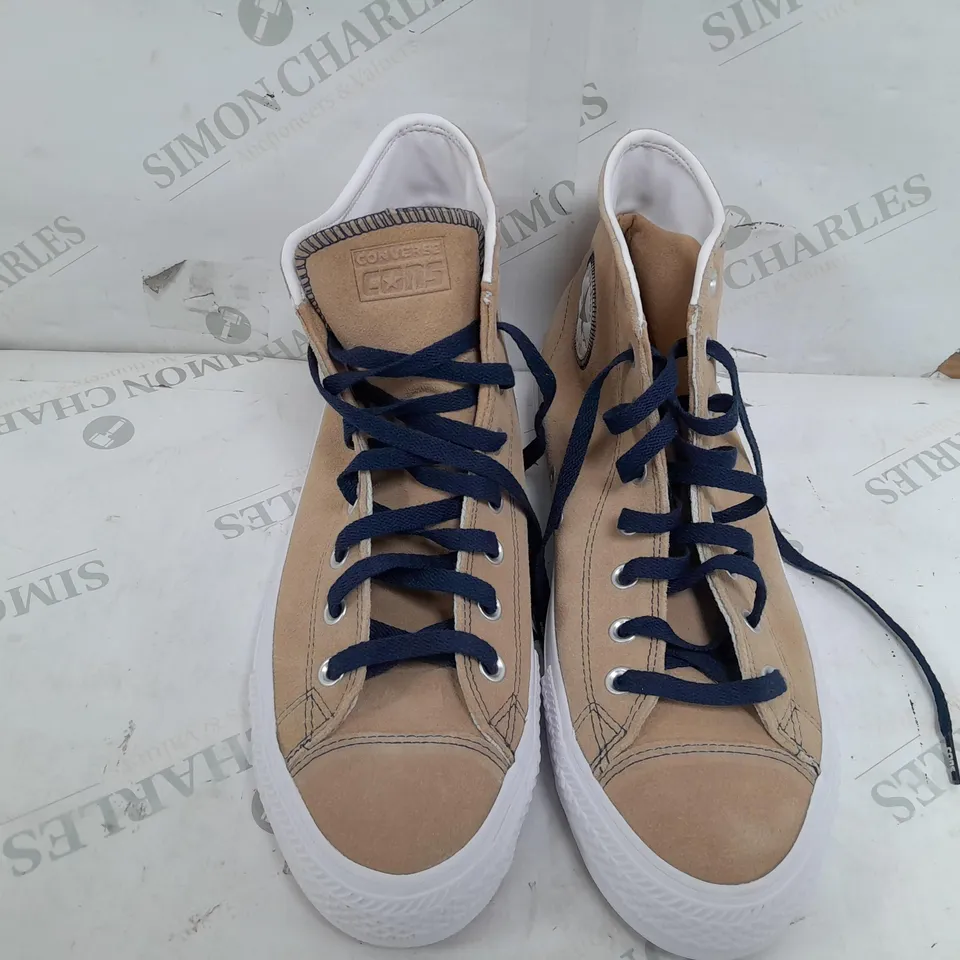 BOXED PAIR OF CONVERSE ALL STAR CHUCK TAYLOR PRO SHOES IN BEIGE AND NAVY - MENS UK 12