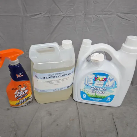 APPROXIMATELY 4 ASSORTED HOUSEHOLD LIQUID PRODUCTS TO INCLUDE YASS CLEAN CLASSIC CLEAN LAUNDRY DETERGENT, MR MUSCLE, MYSTIC MOMENTS SODIUM COCOYL GLUTAMATE - COLLECTION ONLY