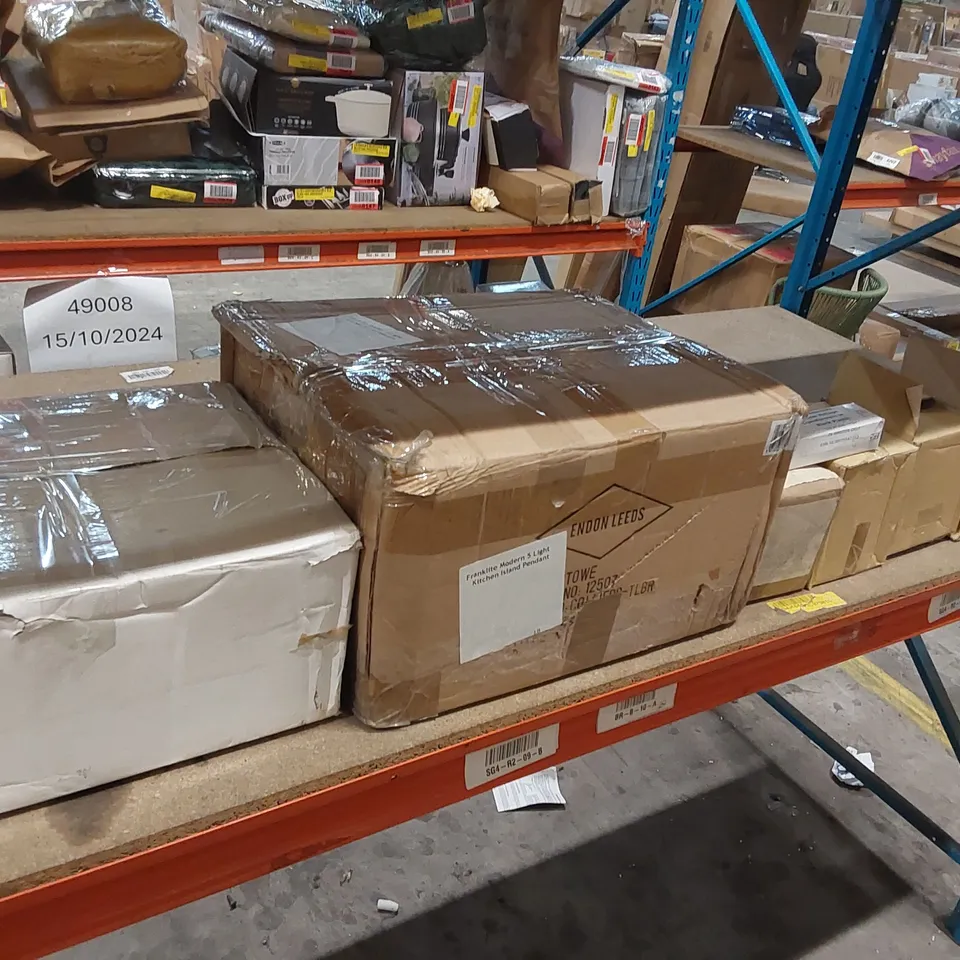 LOT OF ASSORTED LIGHT PARTS AND LIGHTING FIXTURES (1 BOX)