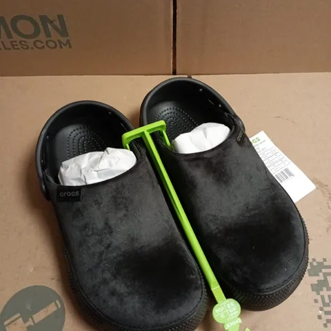 PAIR OF CROCS CLASSIC CRAFTED VELVET CLOGS - 6