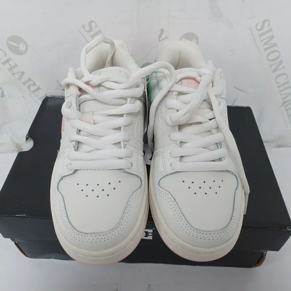 BOXED PAIR OF DC MANTECA 4 WOMES SHOES IN WHITE/PINK - SIZE UK 3.5