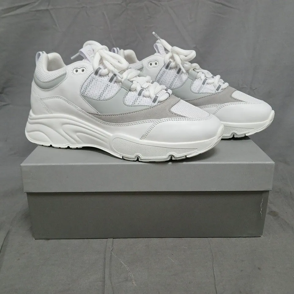 BOXED PAIR OF CLEENS AERO RUNNER TRAINERS IN GLACIER SIZE UK 13