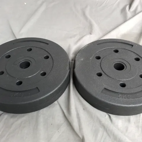 LOT OF 2 BARBELL WEIGHT PLATES BLACK - 5KG PER WEIGHT