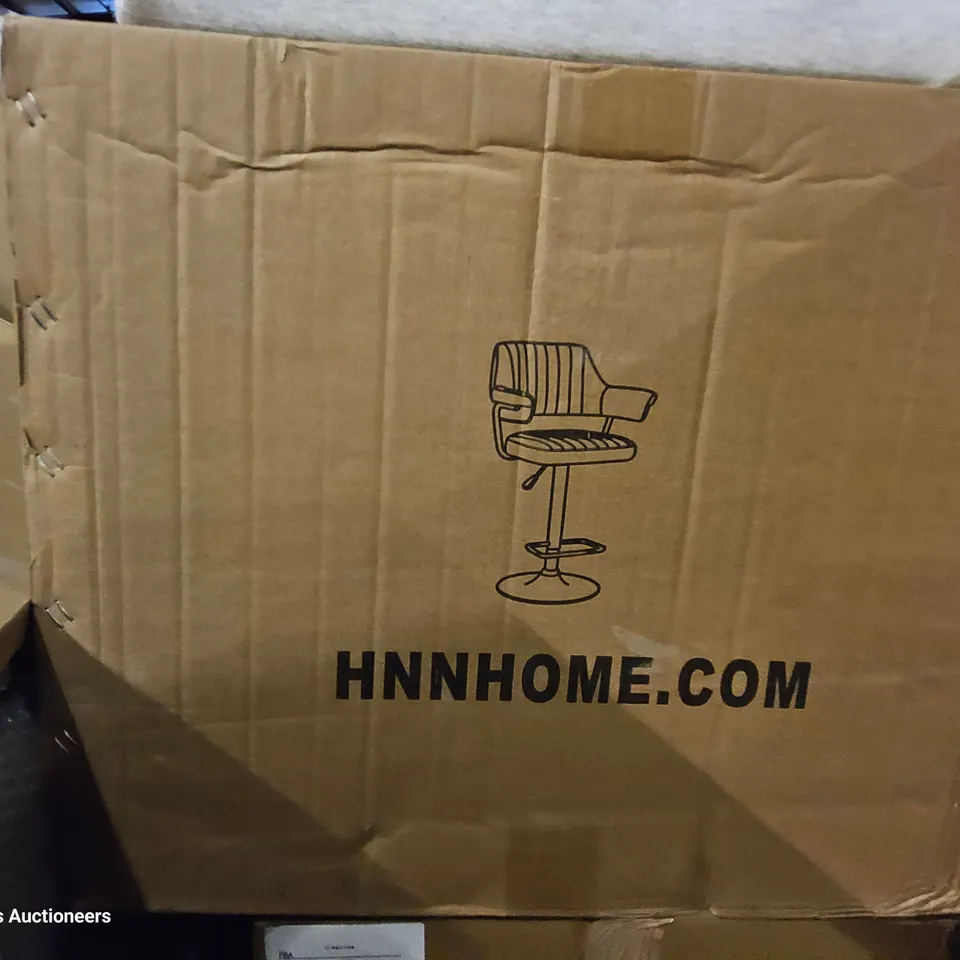 PALLET OF ASSORTED ITEMS TO INCLUDE, BAR STOOL, OFFICE CHAIR, HOSE PIPE & REEL, FOLDING TROLLEY, MEMORY FOAM CUSHIONS.