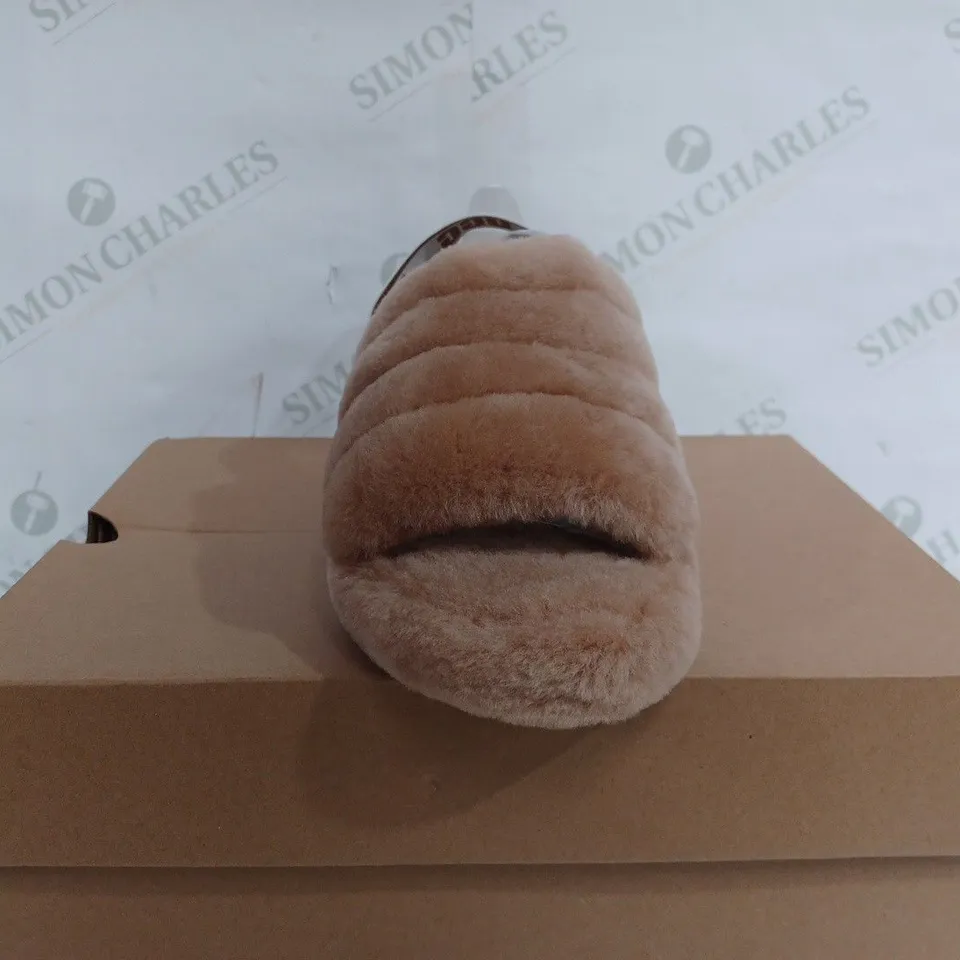 UGG WOMENS FLUFFY YEAH SLIDE ON - UK 6 
