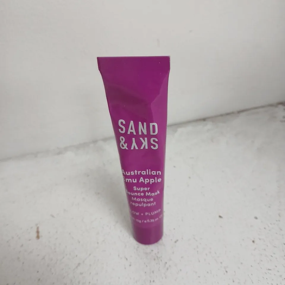 BOX OF APPROXIMATELY 700 SAND & SKY MASQUE