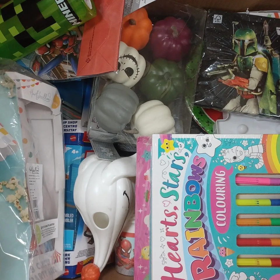 BOX OF APPROXIMATELY 20 ASSORTED HOUSEHOLD ITEMS TO INCLUDE HOT WHEELS TOY SETS, AND SCOVILLE PRO ROASTING RAYS - COLLECTION ONLY