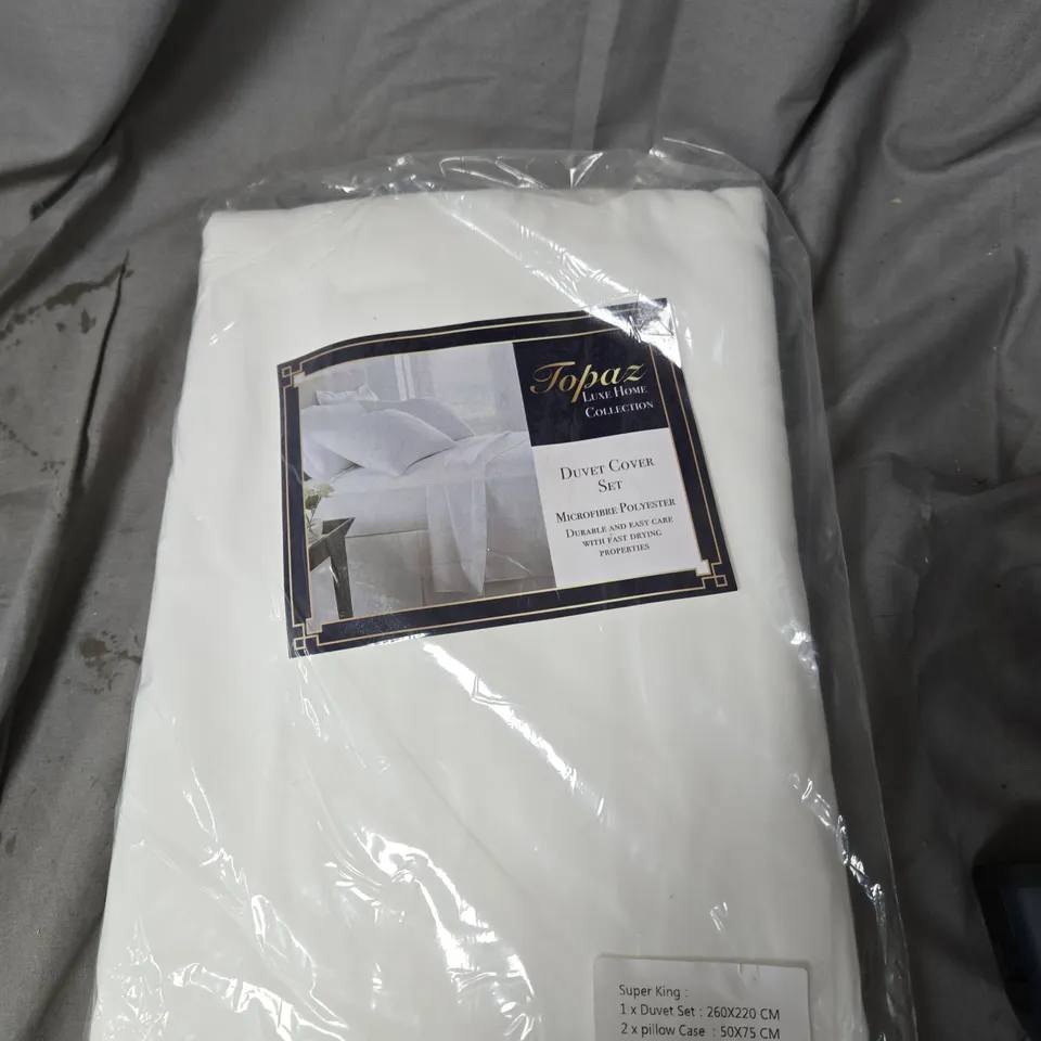 APPROXIMATELY 8 TOPAZ LUXURY HOME DUVET COVER SET – SUPER KING, WHITE, MICROFIBRE POLYESTER