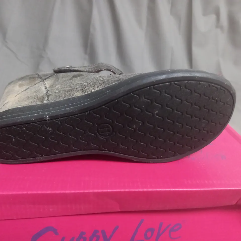 BOX OF APPROXIMATELY 12 BLACK  GUPPY LOVE BY BLOWFISH SHOES IN VARIOUS SIZES 