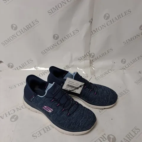 UNBOXED SKETCHERS SUMMIT SLIP IN TRAINER SIZE 4.5