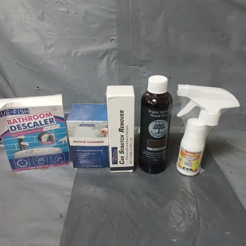 APPROXIMATELY 15 HOUSEHOLD ITEMS TO INCLUDE BATHROOM DESCALER, WATER BASED WOOD DYE AND CAR SCRATCH REMOVER