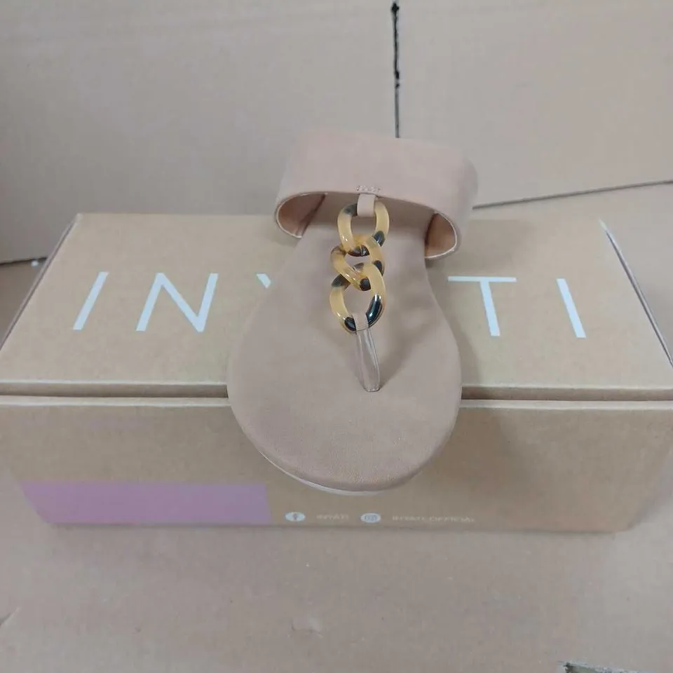 2 X INYATI - LEANDRA THONG STYLE SANDAL IN TOASTED NUT - 6	