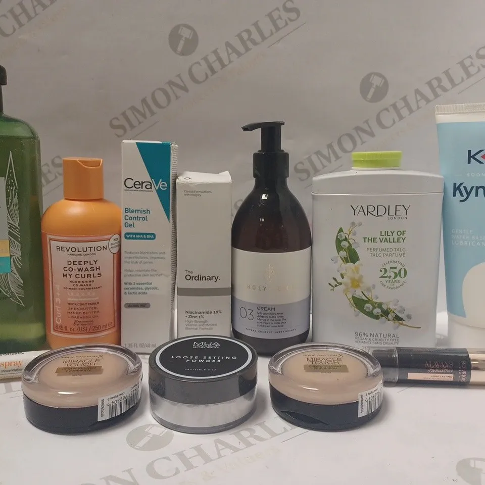 BOX OF APPROX 10 ASSORTED BEAUTY PRODUCTS TO INCLUDE CERA VE BLEMISH CONTROL GEL, MAX FACTOR MIRACLE TOUCH FOUNDATION #CREAM IVORY, YARDLEY PERFUMED TALC, ETC 