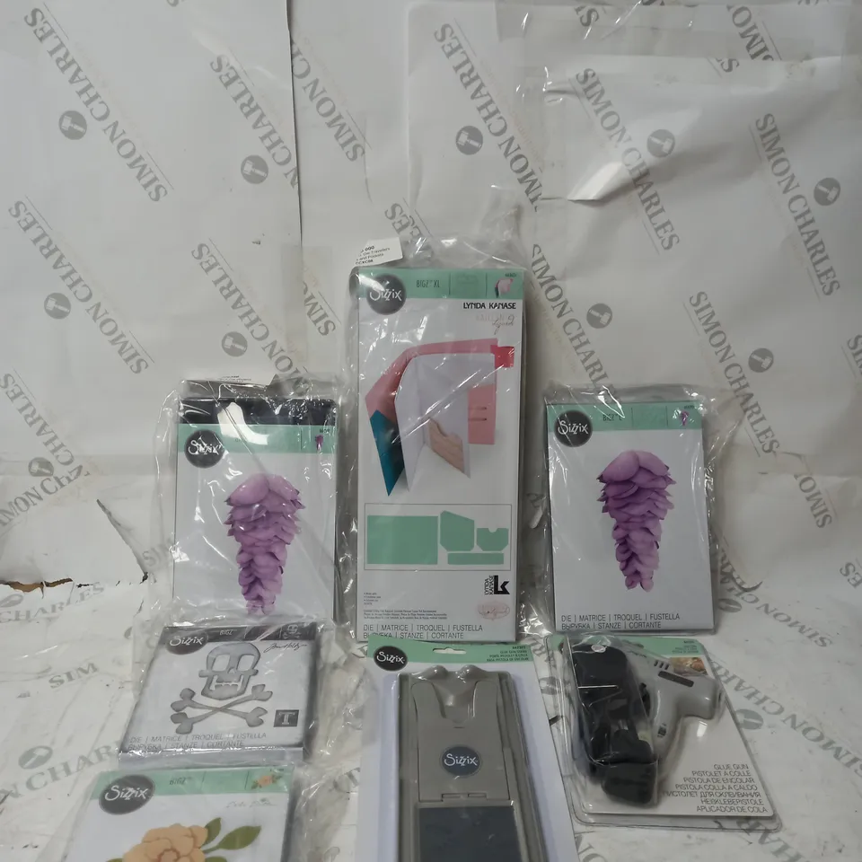 BOX OF APPROX 7 ASSORTED SIZZIX ITEMS TO INCLUDE GLUE GUN, GLUE GUN STAND, BIGZ DIE SKULL AND CROSSBONE, ETC. 