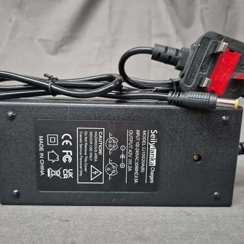 BOXED UNBRANDED LI-ION BATTERY CHARGER