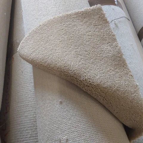 ROLL OF QUALITY DIMENSIONS PLAINS CARPET - APPROXIMATELY 4 x 2.24m