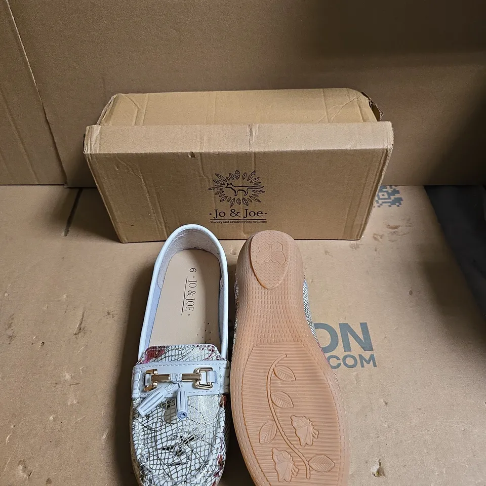 JO & JOE WOMEN'S PRINTED LEATHER-LOOK SLIP-ON LOAFERS – UK 6