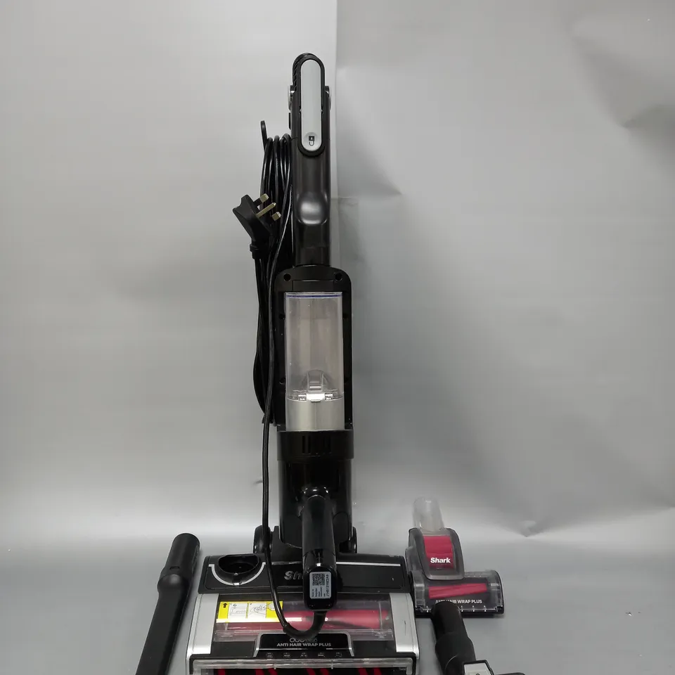 SHARK STRATOS ANTI HAIR WRAP PET PRO VACUUM CLEANER HZ3000UKT