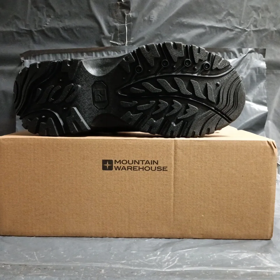 BOXED PAIR OF MOUNTAIN WAREHOUSE ADVENTURER WOMENS WATERPROOF WALKING BOOTS IN BLACK/PURPLE SIZE UK 6