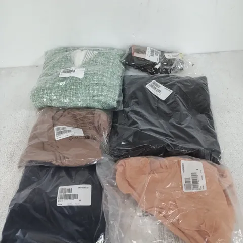 APPROXIMATELY 25 ASSORTED CLOTHING ITEMS IN VARIOUS SIZES, COLOURS & STYLES TO INCLUDE BRANDS SUCH AS WYNNE LAYERS, APRICOT, HELENE BERMAN, ETC - COLLECTION ONLY
