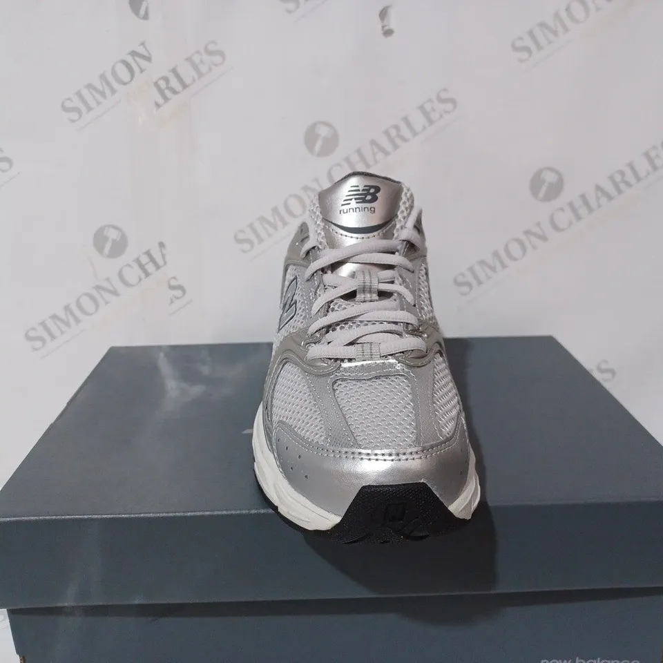 BOXED NEW BALANCE 530 GREY TRAINERS - UK 5