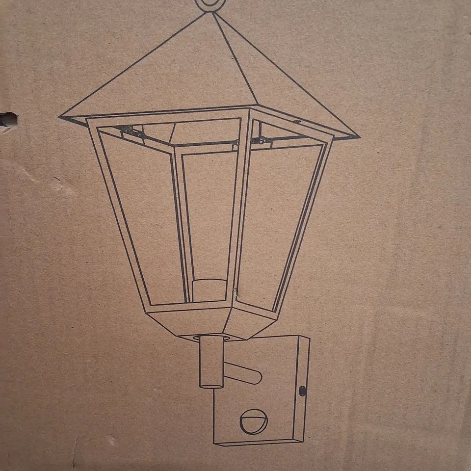 BOXED OUTDOOR WALL LIGHT