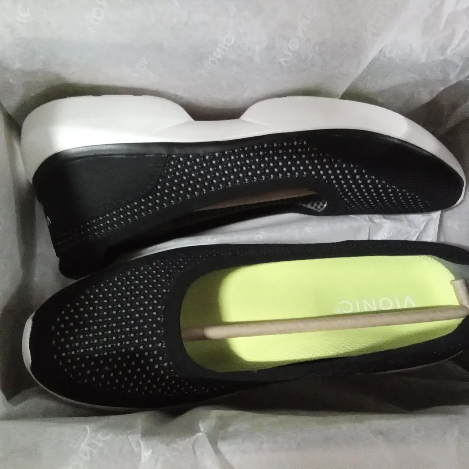 3 SHOE BOXES CONTAINING VIONIC KALLIE BALRNA BLACK SIZE 5