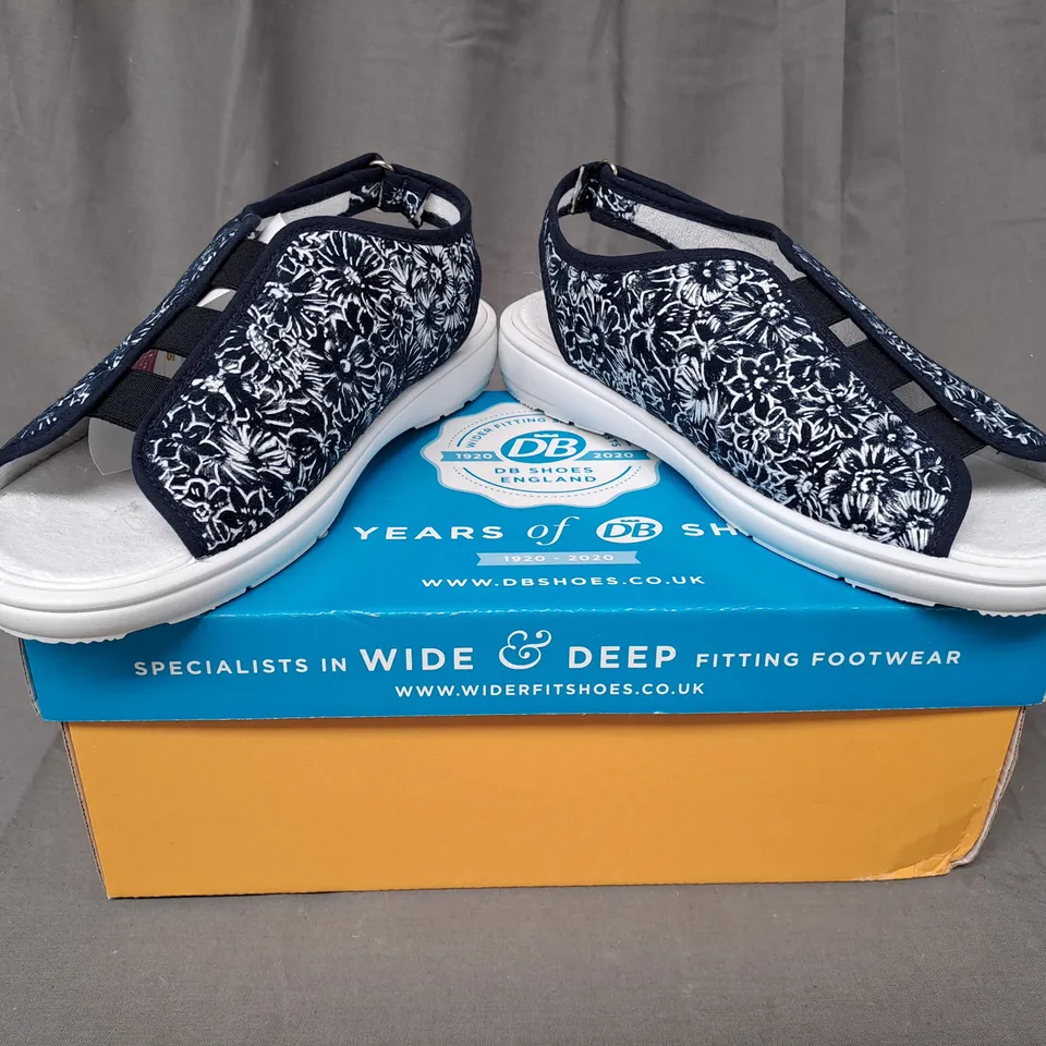 BOXED PAIR OF DB AVOCADO PEEP TOE SHOES IN NAVY UK SIZE 5