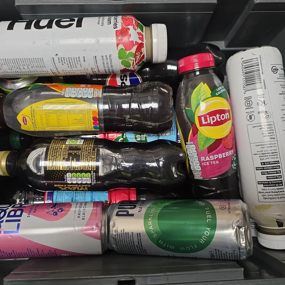 APPROXIMATELY 12 ASSORTED DRINKS TO INCLUDE PEPSI MAX, HUEL VANILLA, ROBINSONS SUMMER FRUITS, ETC - COLLECTION ONLY
