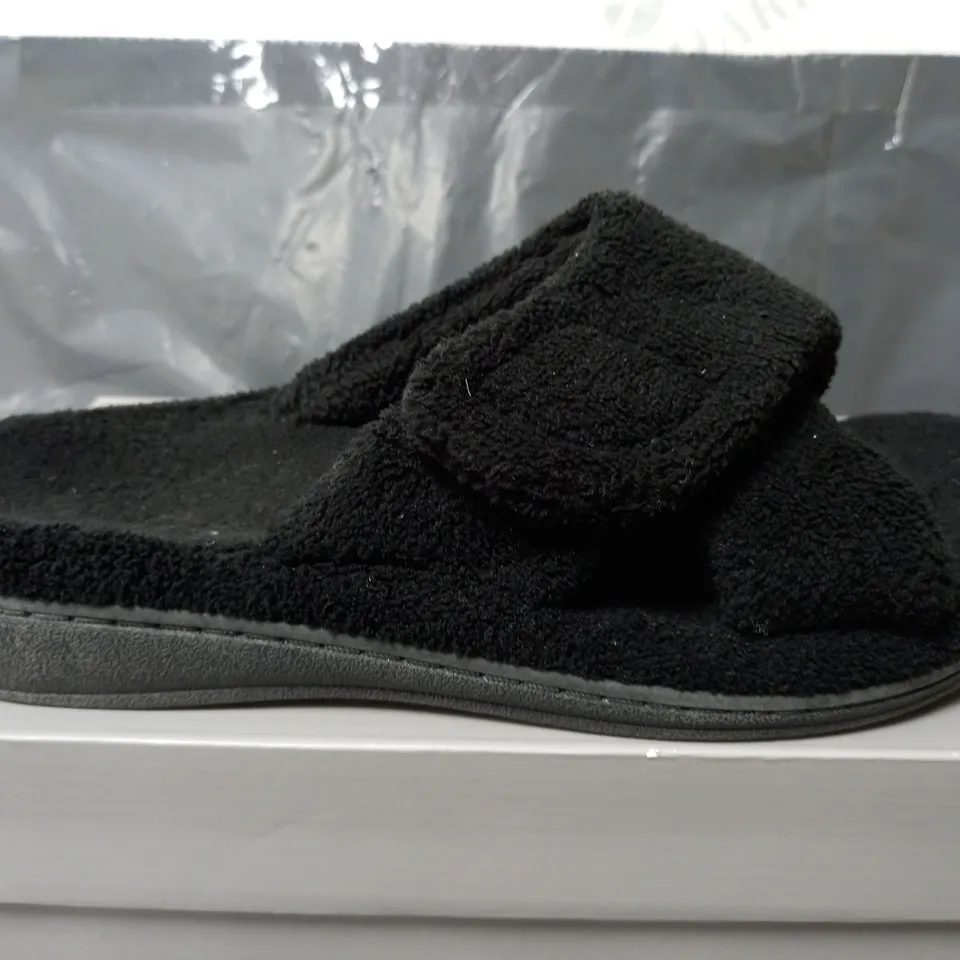VIONIC INDULGE RELAX SLIPPERS IN BLACK - UK 6