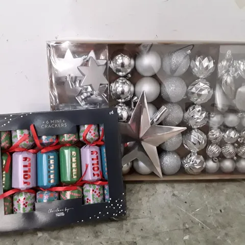 LOT OF 5 ASSORTED CHRISTMAS DECORATIONS 