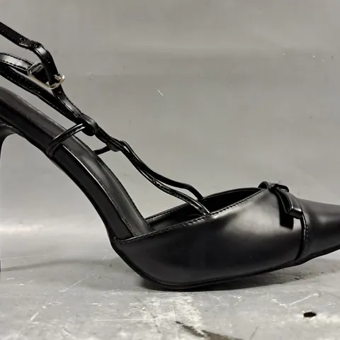 BOXED PAIR OF PUBLIC DESIRE POINTED TOE HEELED SHOES IN BLACK SIZE 9