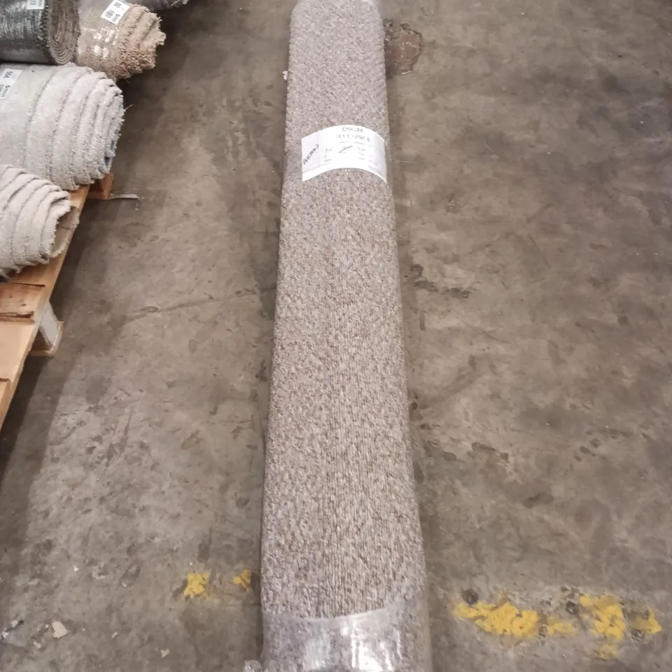 ROLL OF OASIS ALMOND  APPROX SIZE: 1.8M X 5M