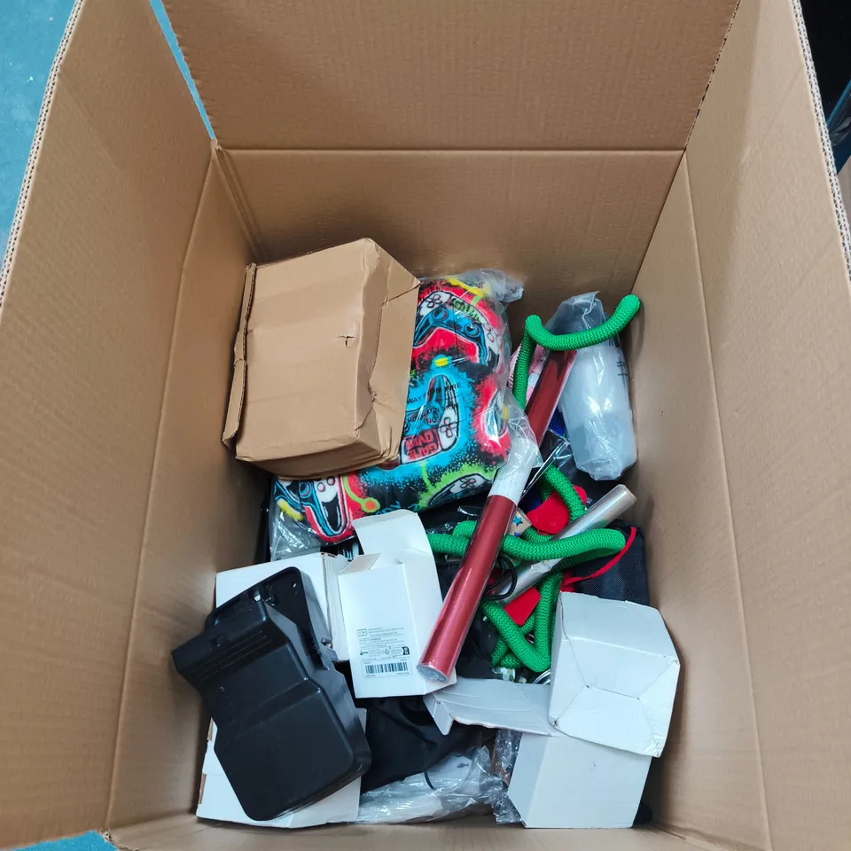 BOX OF APPROXIMATELY 20 ASSORTED HOUSEHOLD ITEMS INCLUDING WIRELESS REPEATER , LAVENDER HEAT PACK AND FAMILY ORGANISER 