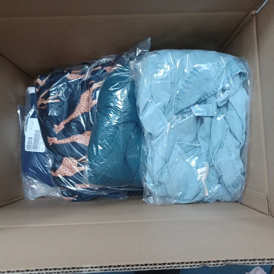 APPROXIMATELY 10 LADIES CLOTHING ITEMS ASSORTED COLOURS, SIZES AND STYLES