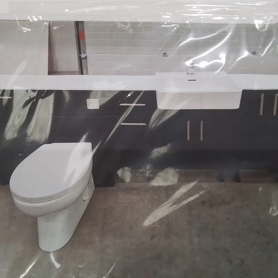 PALLET OF ASSORTED BATHROOM CABINETS AND FITTINGS 