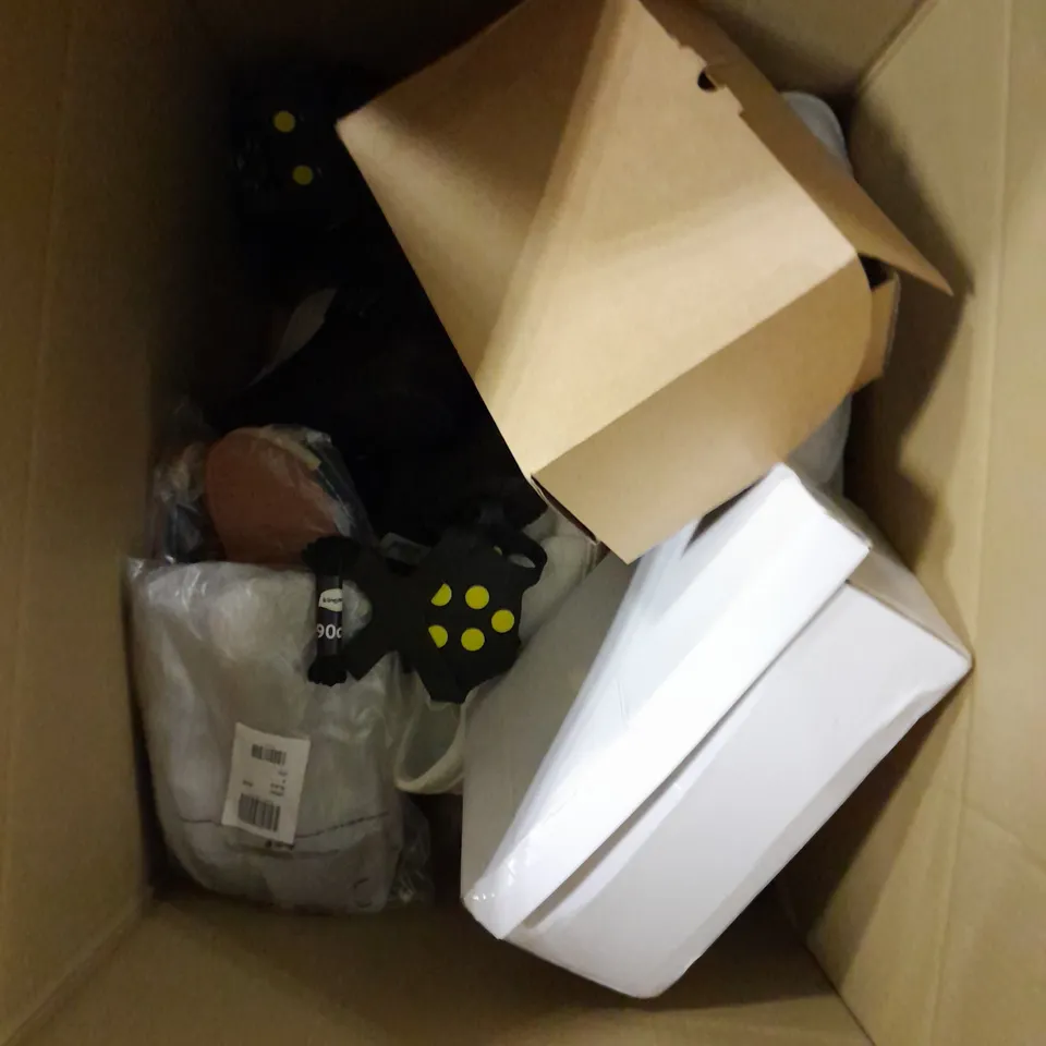 APPROXIMATELY 20 ASSORTED PAIRS OF FOOTWEAR IN VARIOUS STYLES & SIZES	