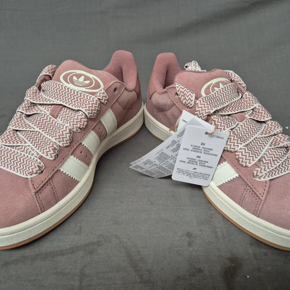 BOXED PAIR OF ADIDAS WOMEN'S CAMPUS 00S SHOES IN DUSTY PINK UK SIZE 7