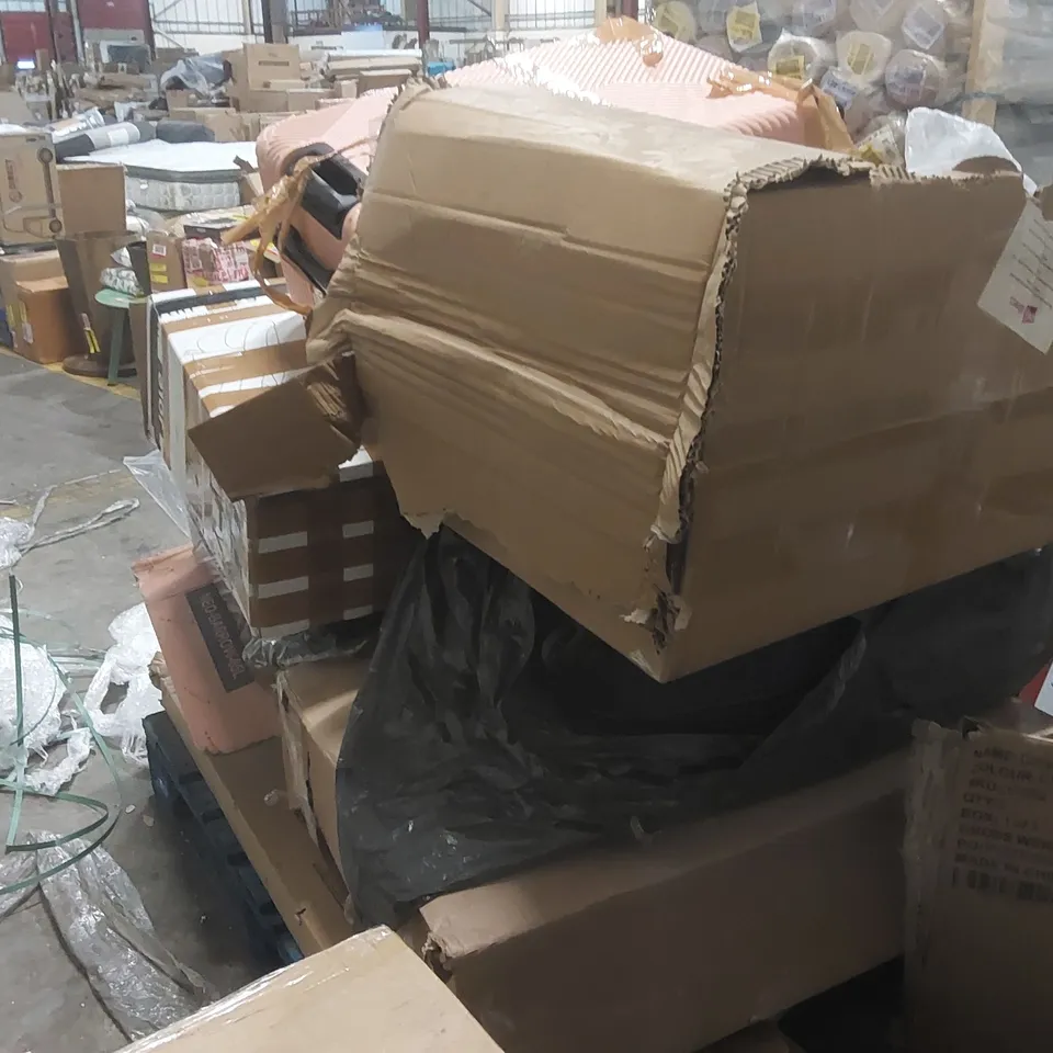 PALLET CONTAINING ASSORTED PRODUCTS INCLUDING: FURNITURE PARTS, SUITCASES ECT