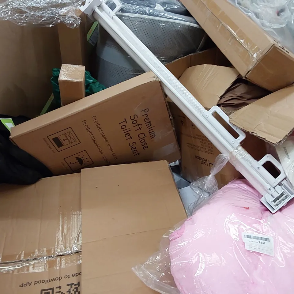 PALLET OF ASSORTED ITEMS INCLUDING: AIR FRYER, DEHUMIDIFIER, BOOSTER SEAT, TOILET SEAT, KID'S PLAY MAT ECT