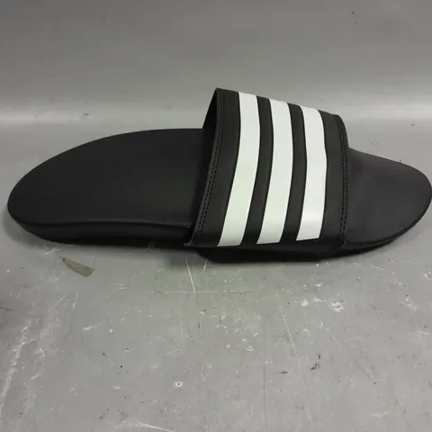 PAIR OF ADIDAS THREE STRIPE SLIDERS - 9