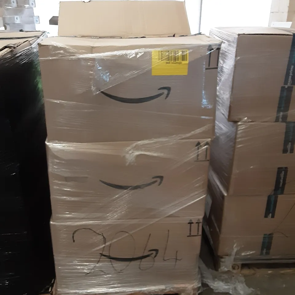 PALLET OF ASSORTED PRODUCTS INCLUDING LINDT TEDDY ADVENT CALENDAR, REESE'S PEANUT BUTTER MINIATURES ADVENT CALENDAR, THORNTONS ADVENT CALENDAR, STAR CHRISTMAS TREE TOPPER, UMBRELLA BAG, PLANT GROW BAG