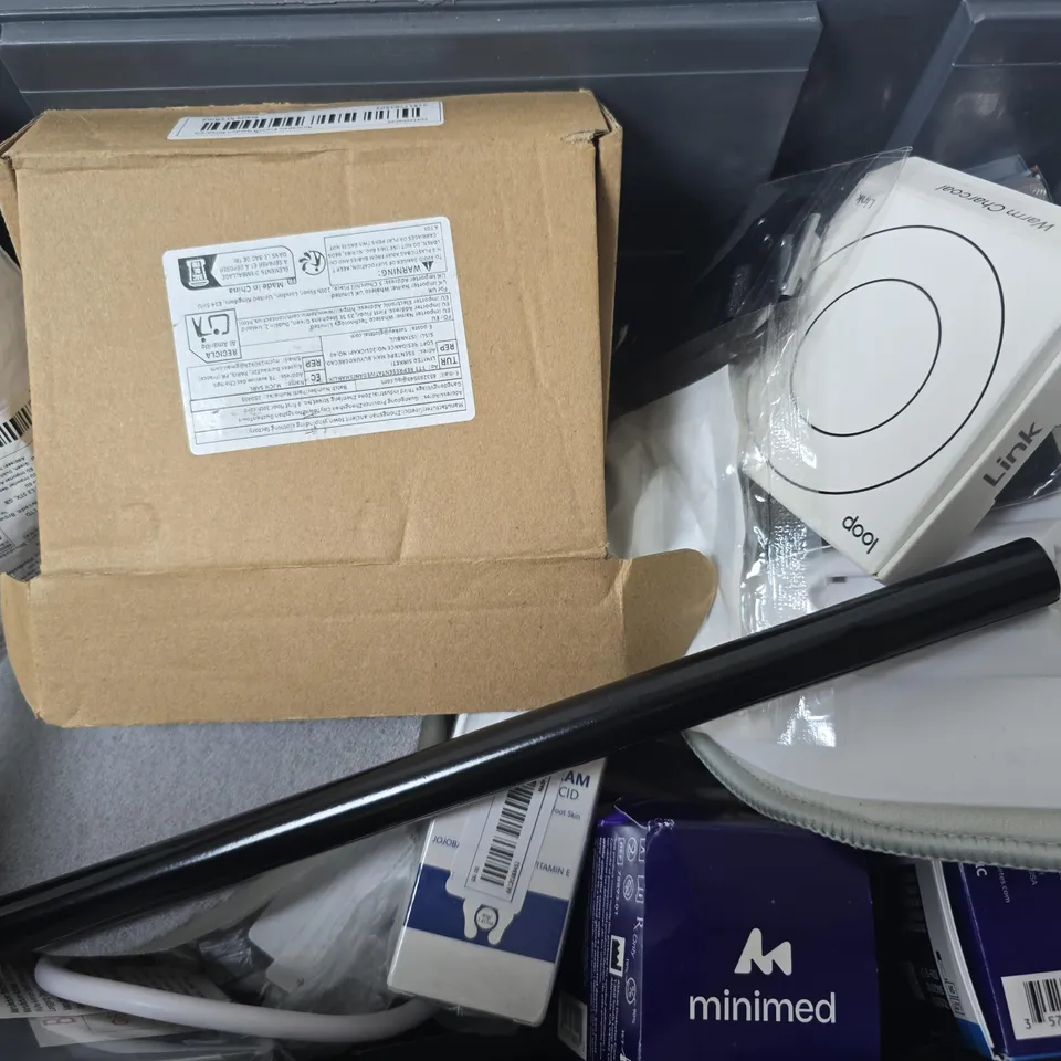 APPROXIMATELY 15 ASSORTED HOUSEHOLD PRODUCTS TO INCLUDE GORILLA GLUE , SAW BLADE AND SOFT CARD SLEEVES